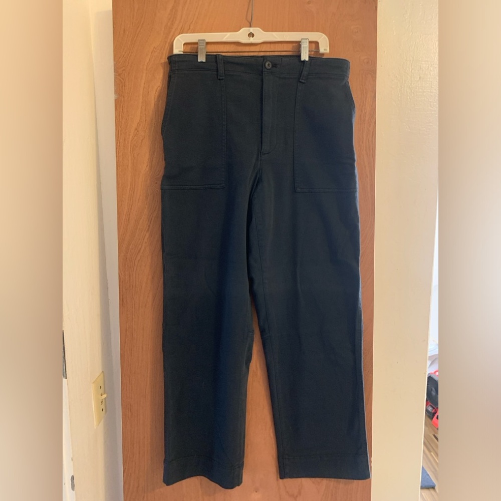Gap cargo pants size 12, 26” inseam. 17” across waist unstretched. Very soft.